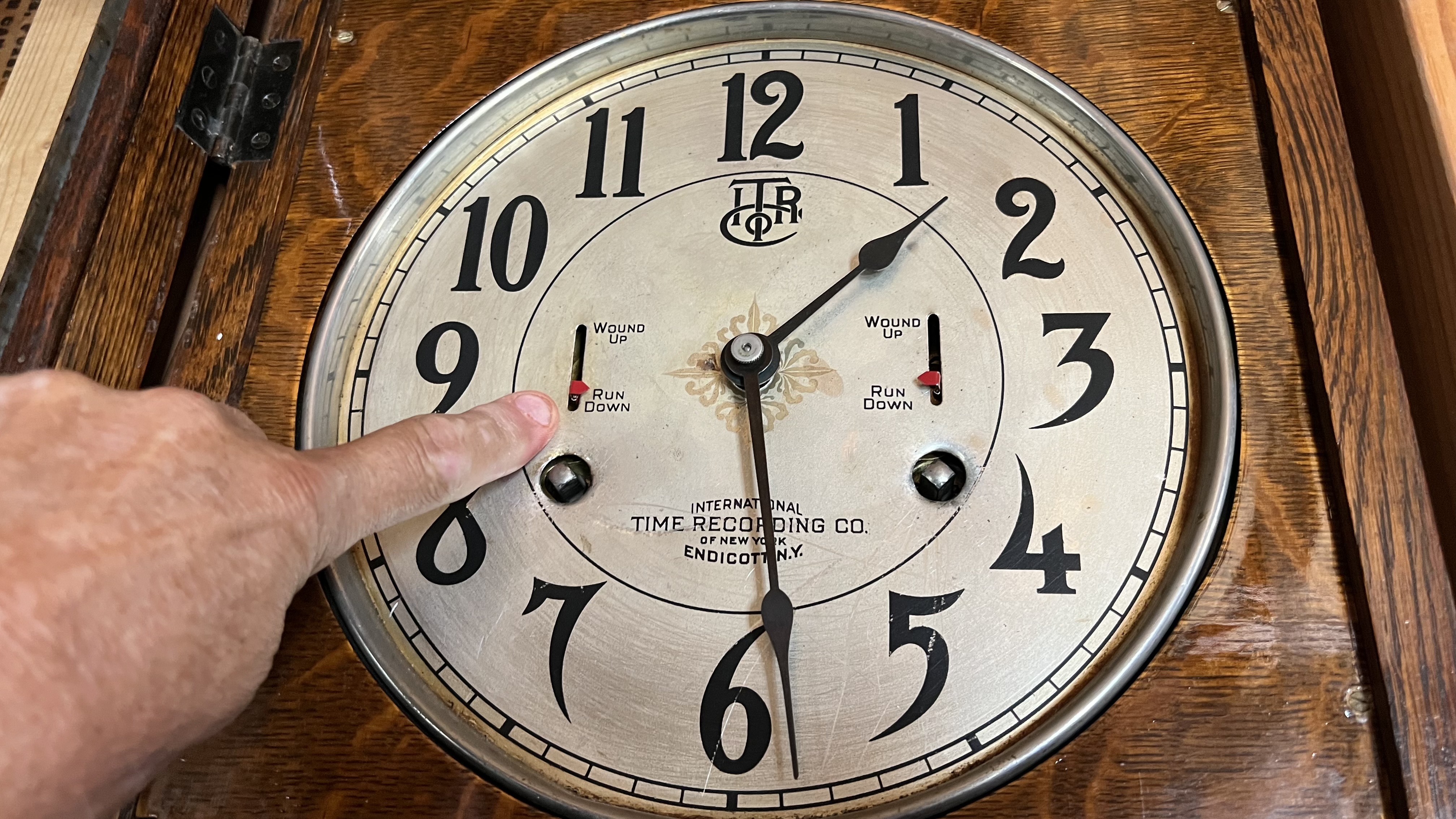 Dial Face Wind Indicator